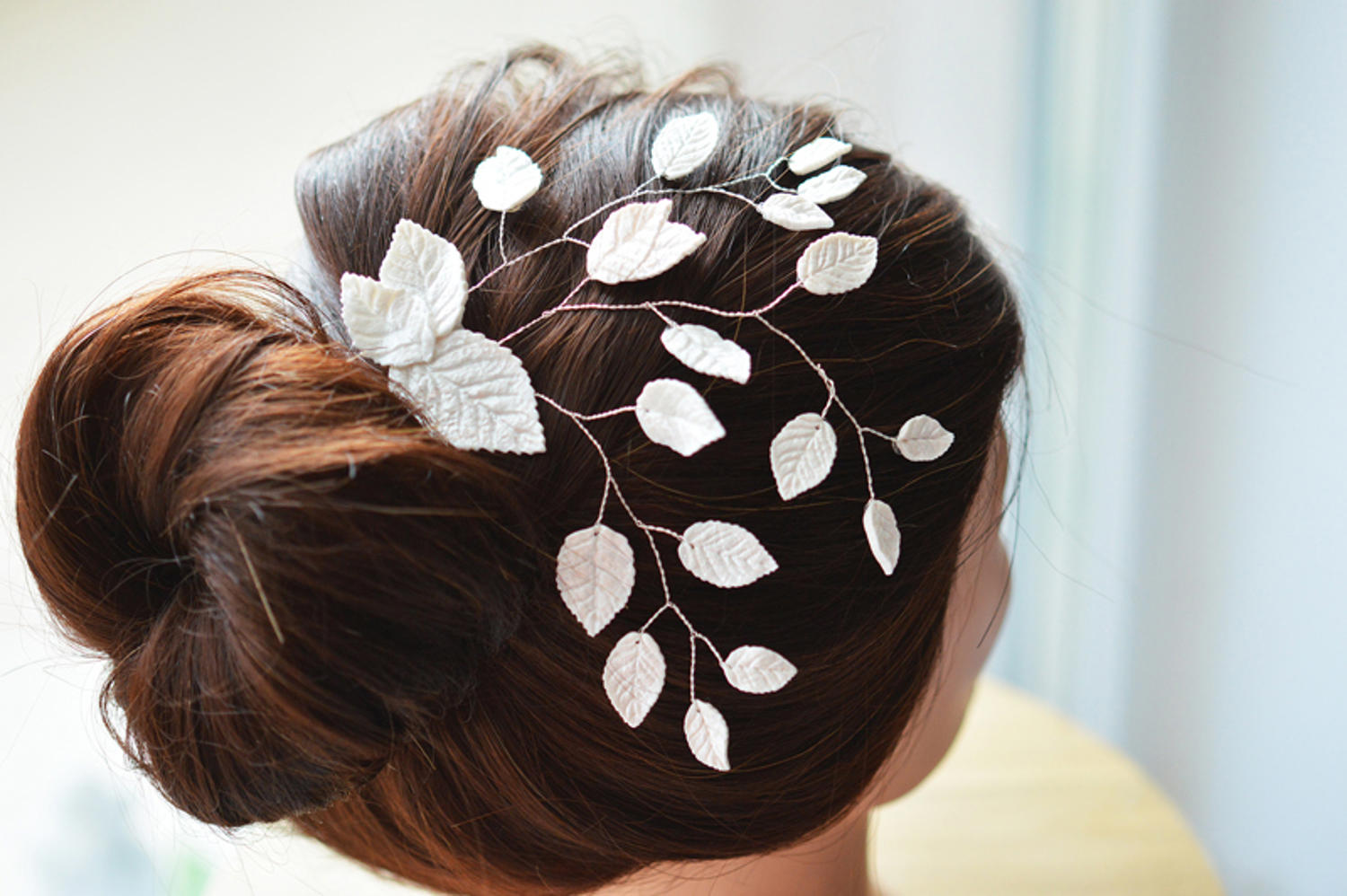 Agrafa mireasa cu ramurele flexibile si frunzulite