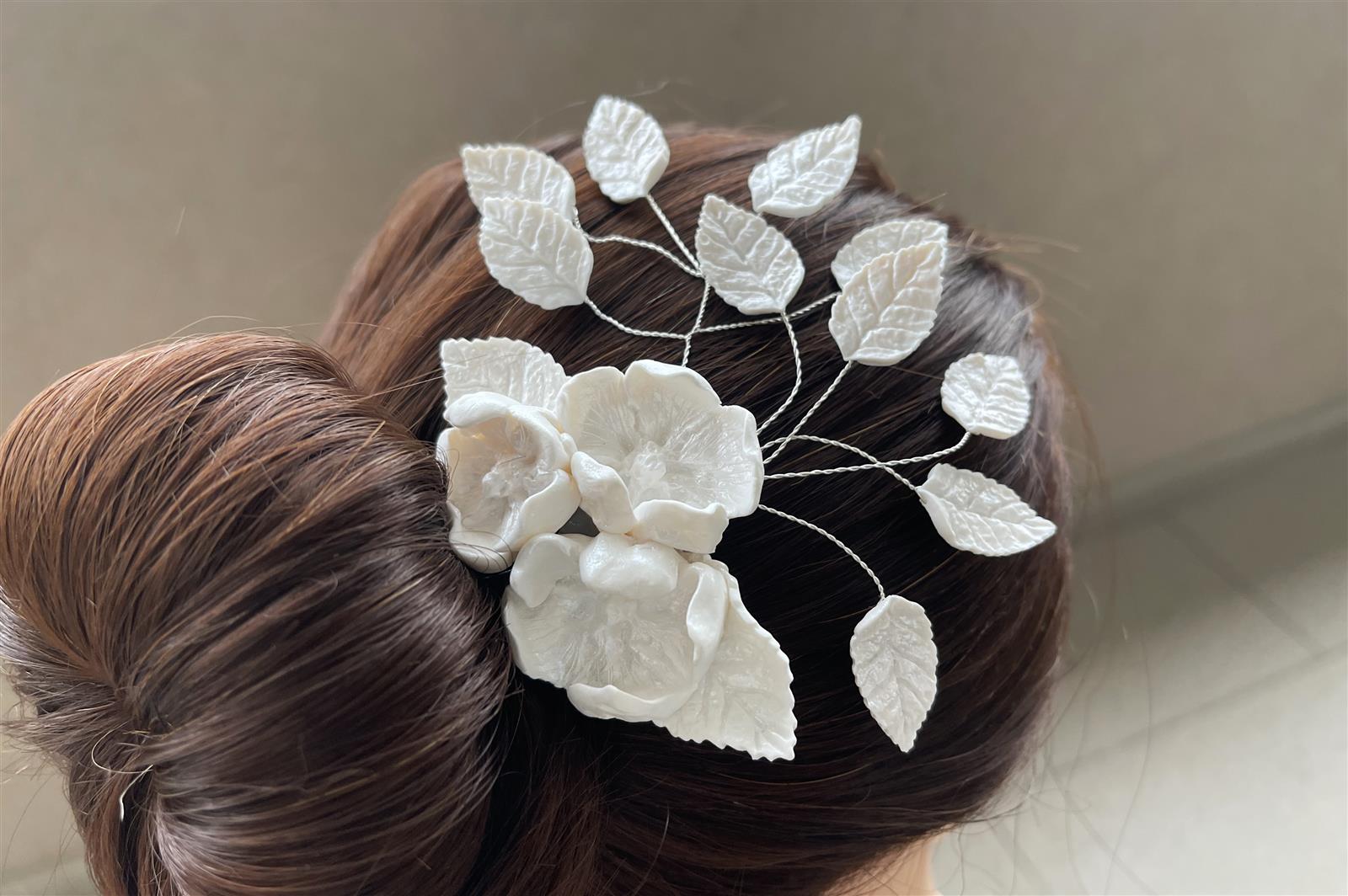 Agrafa par mireasa Trandafir salbatic si frunze modelatoare