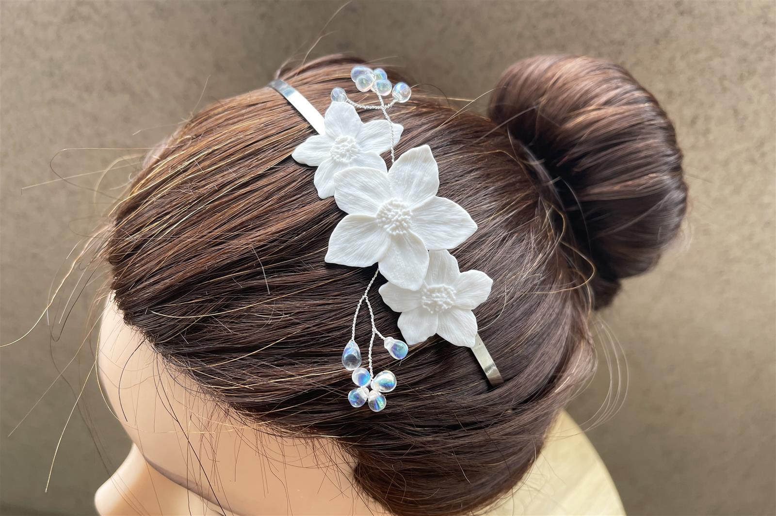 Coronita par mireasa cu flori si cristale de Cehia