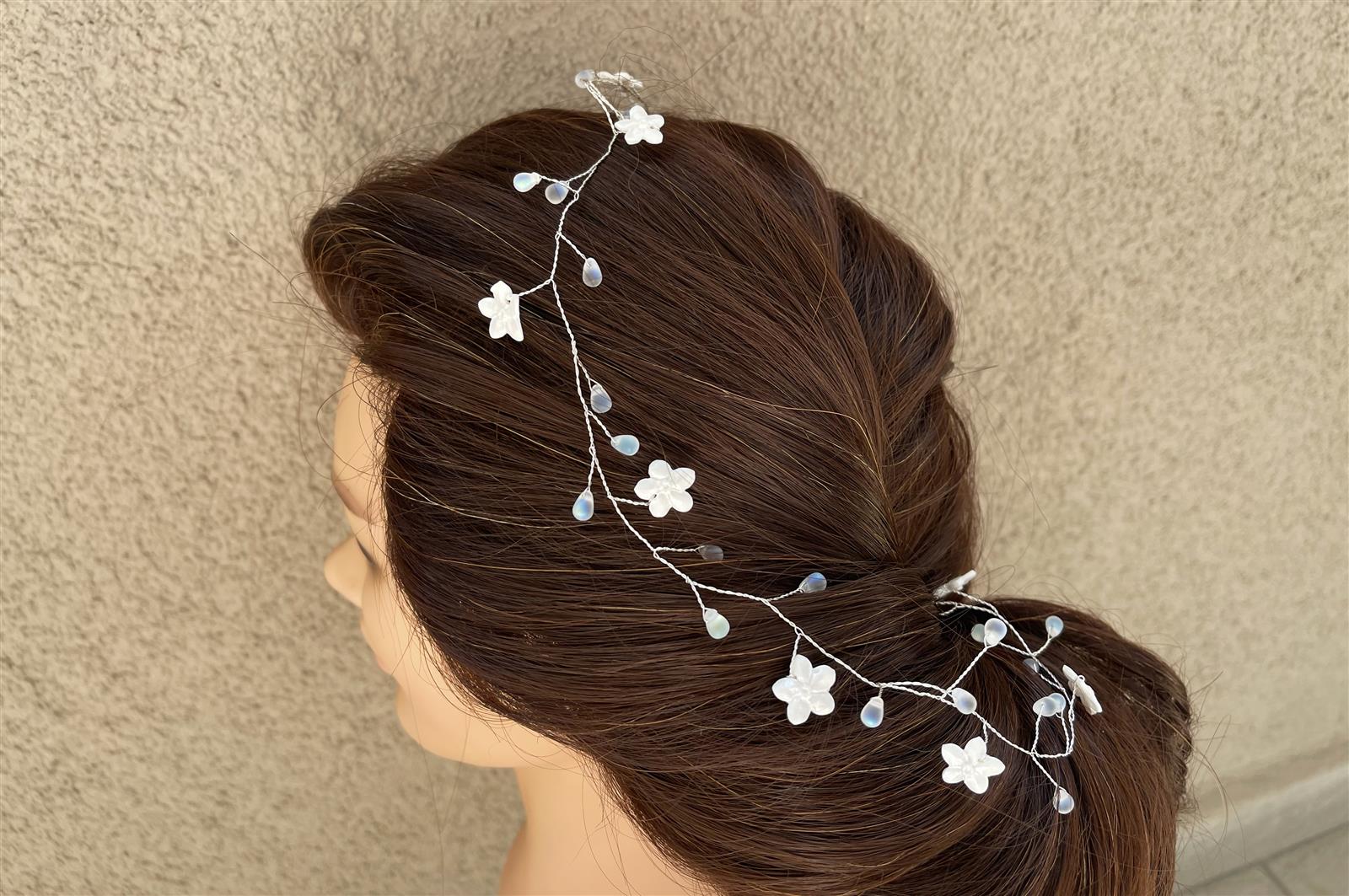 Accesoriu par mireasa flexibil cu flori albe si cristale