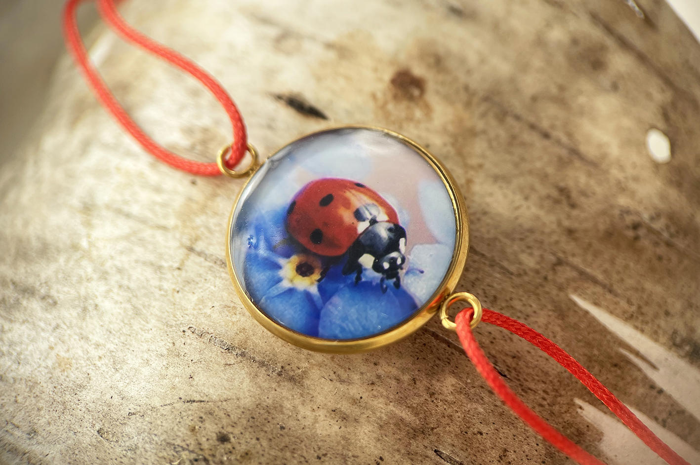 Martisor bratara cu snur placata cu aur Buburuza