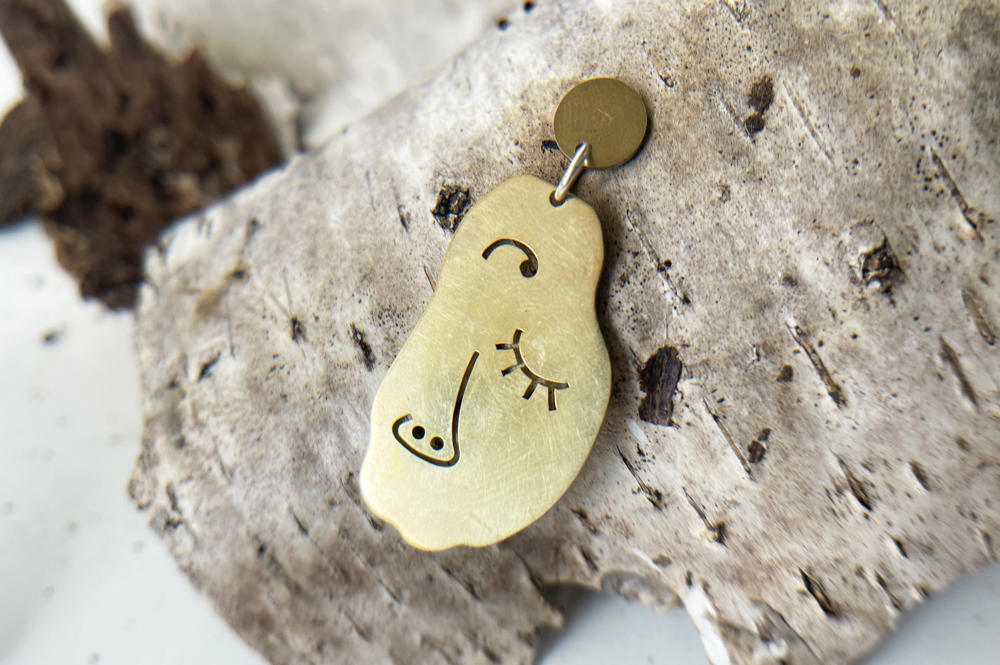 Cercel Curios, Curiozitate 