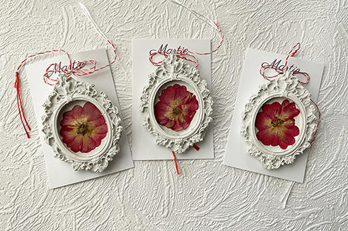 Ce martisor daruim doamnei invatatoare?