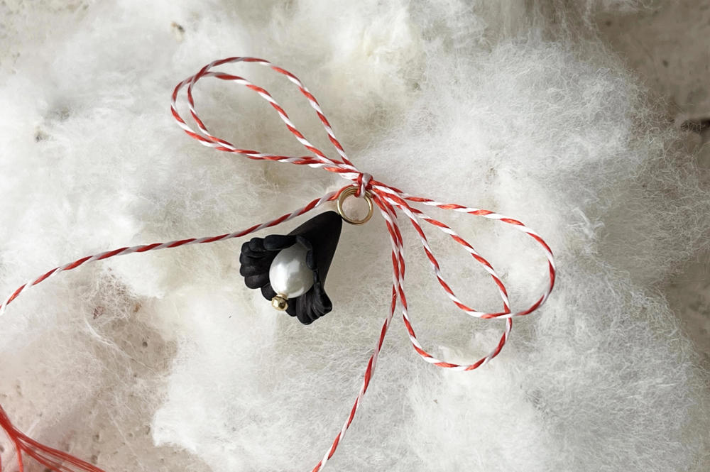 Martisor pandantiv placat cu aur 14K Floare Neagra